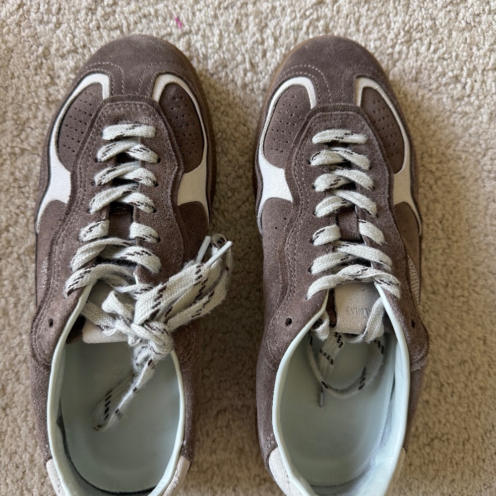 Alohas Sneakers